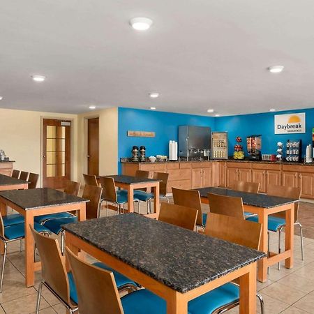 Days Inn By Wyndham Airport/Maine Mall South Portland Bagian luar foto