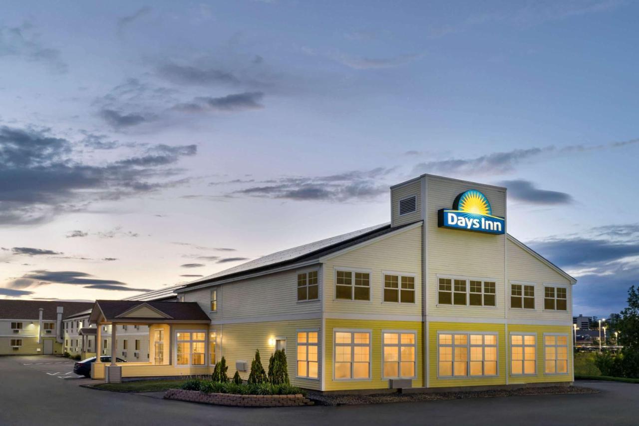 Days Inn By Wyndham Airport/Maine Mall South Portland Bagian luar foto