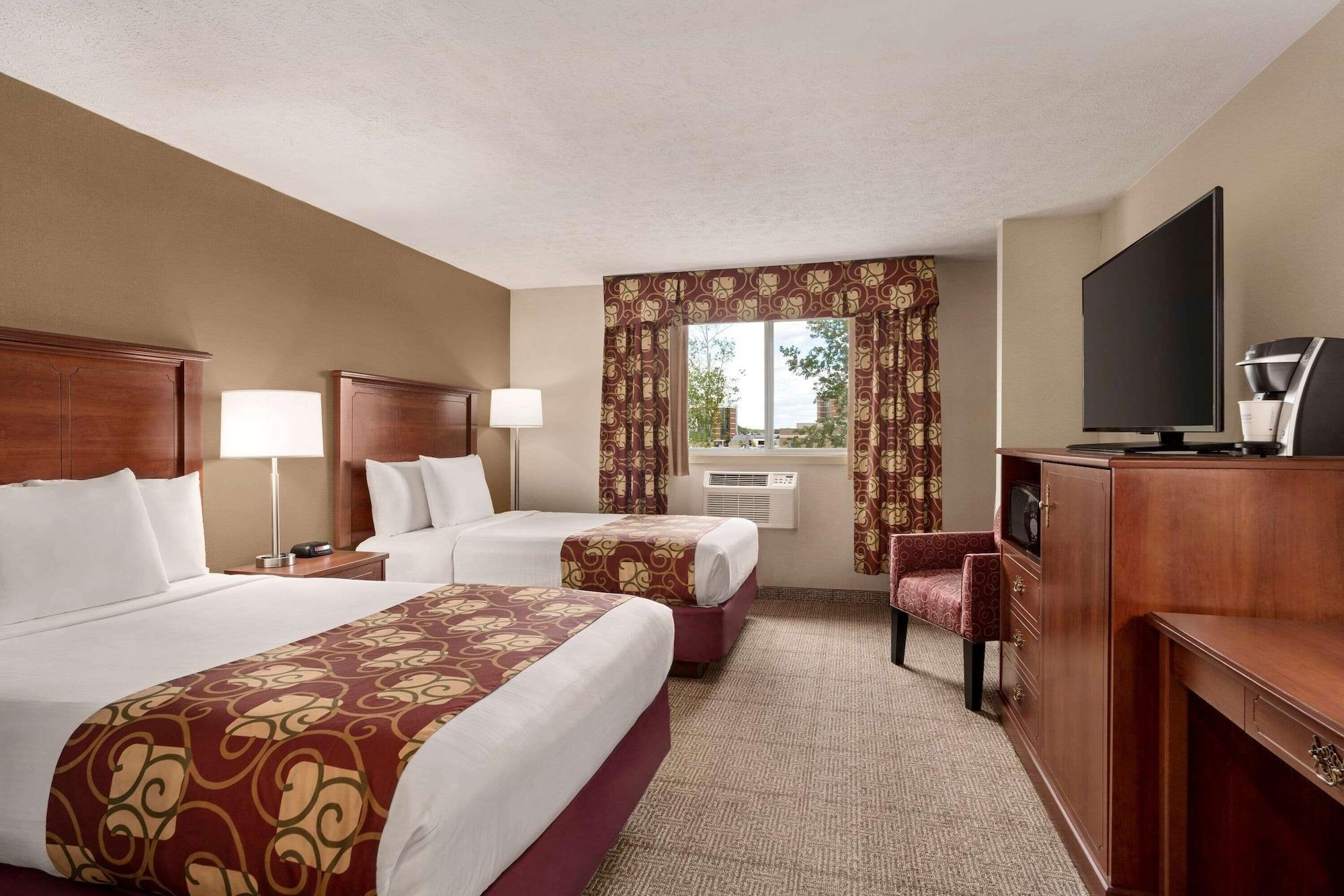 Days Inn By Wyndham Airport/Maine Mall South Portland Bagian luar foto