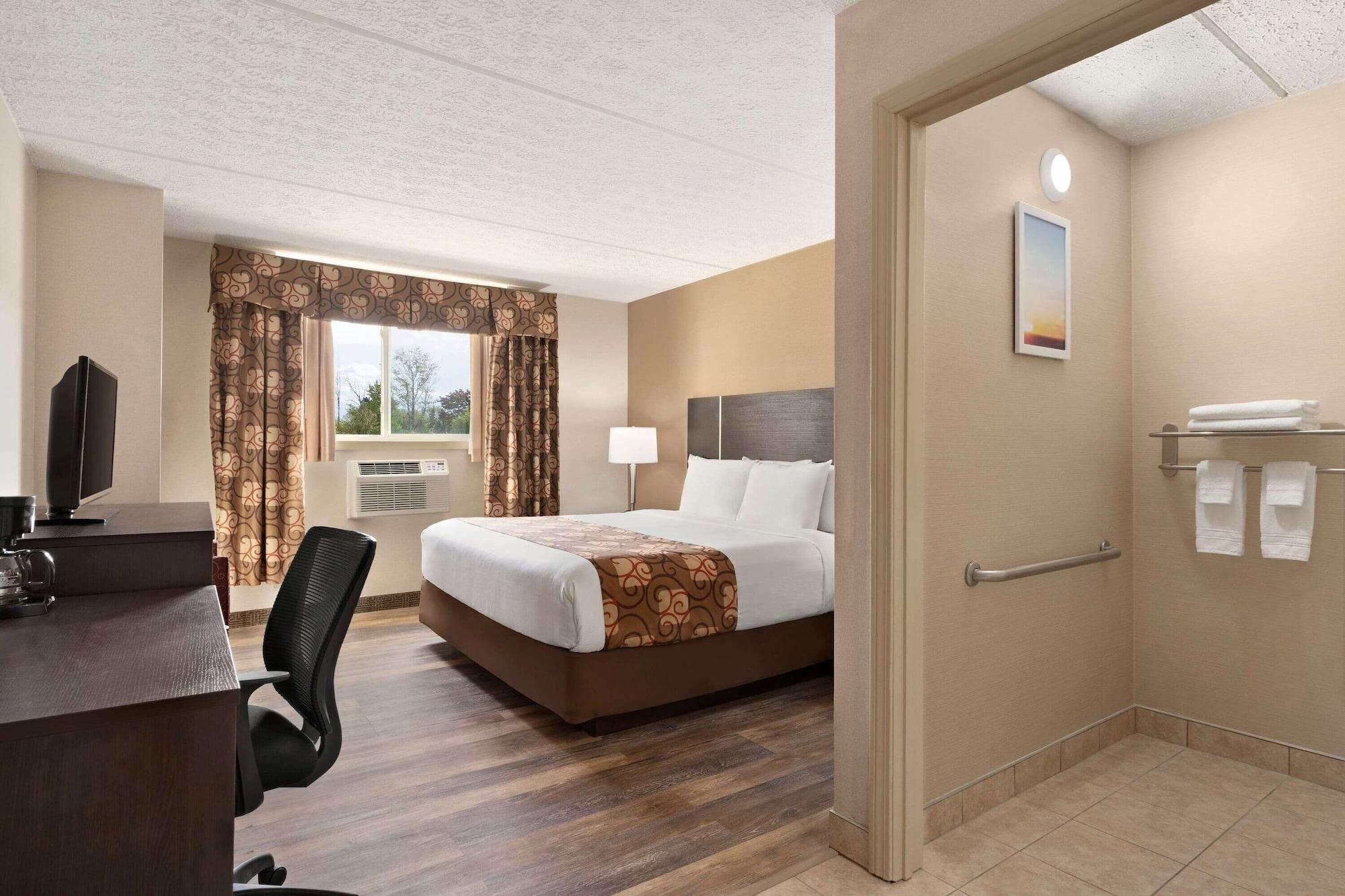 Days Inn By Wyndham Airport/Maine Mall South Portland Bagian luar foto