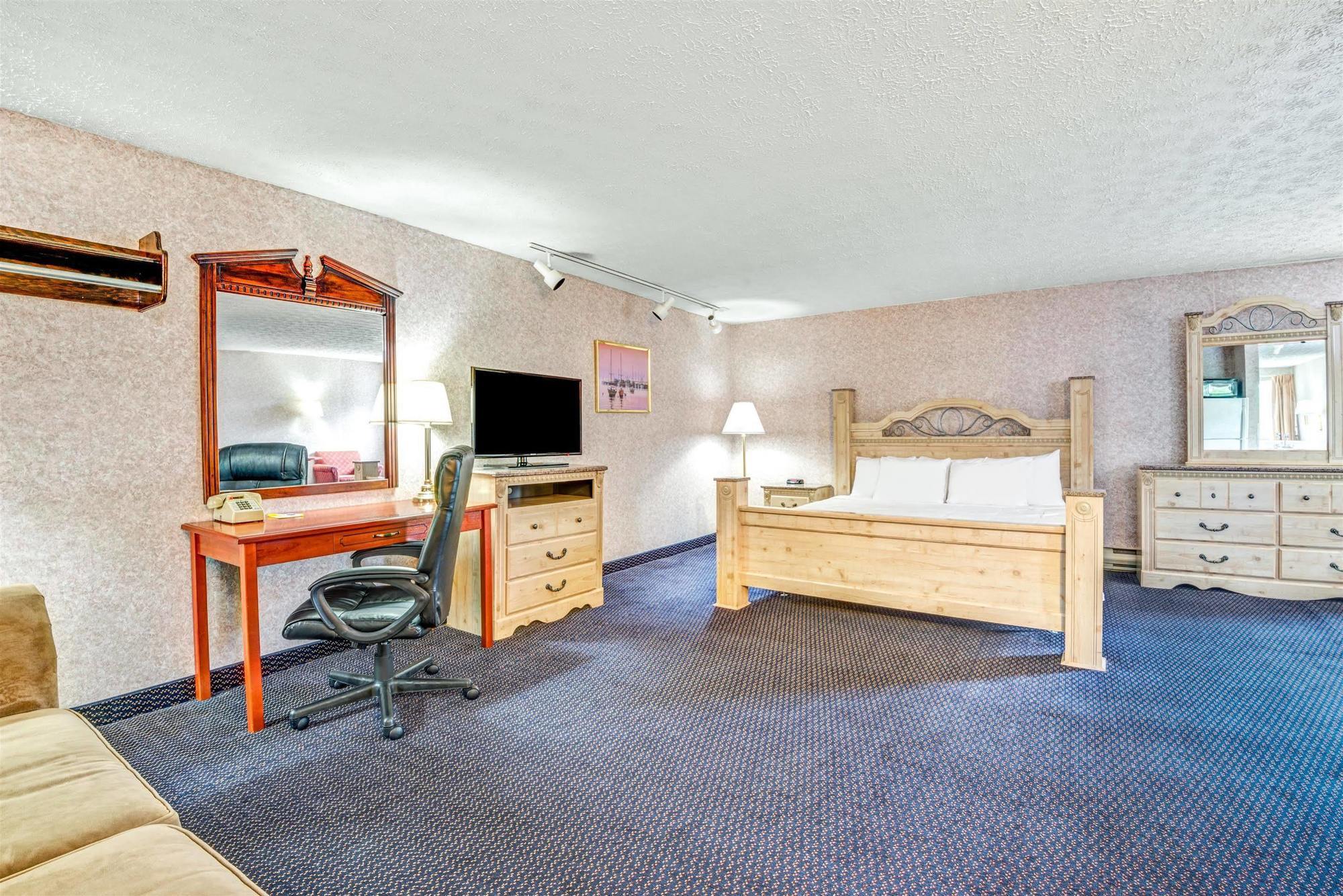 Days Inn By Wyndham Airport/Maine Mall South Portland Bagian luar foto