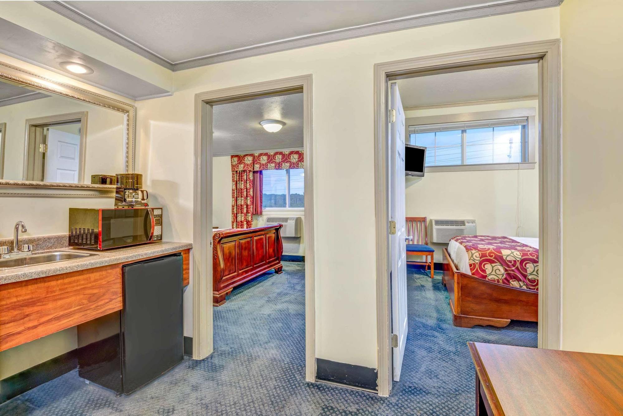 Days Inn By Wyndham Airport/Maine Mall South Portland Bagian luar foto