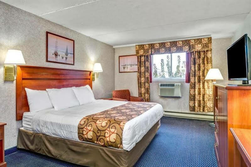 Days Inn By Wyndham Airport/Maine Mall South Portland Bagian luar foto