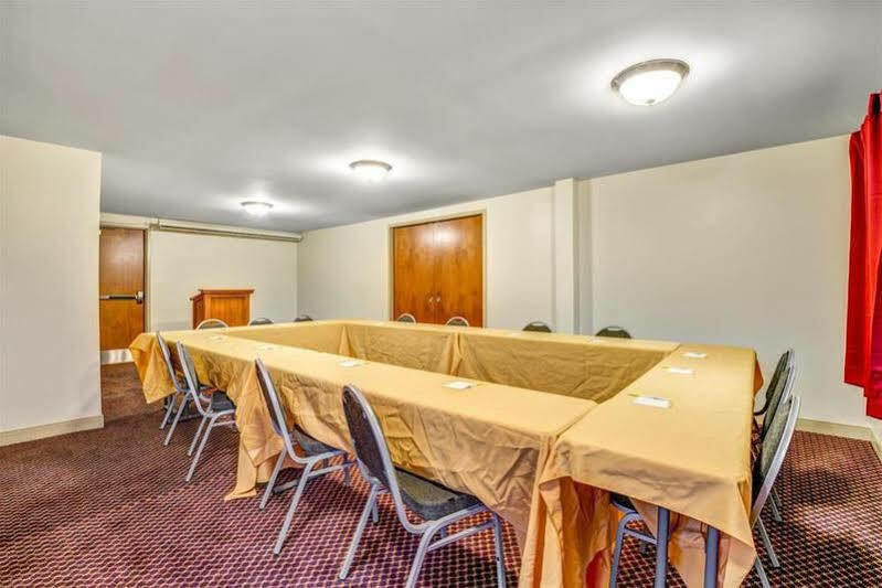 Days Inn By Wyndham Airport/Maine Mall South Portland Bagian luar foto